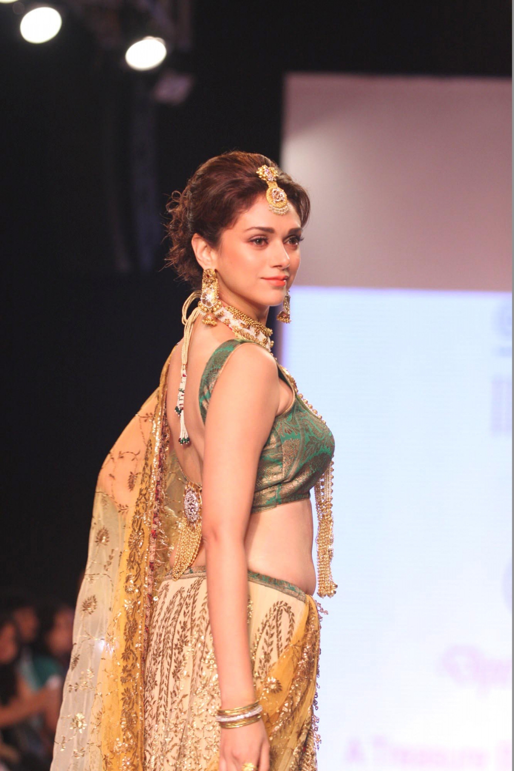 Varsharani Aditi Keskar mp3 download